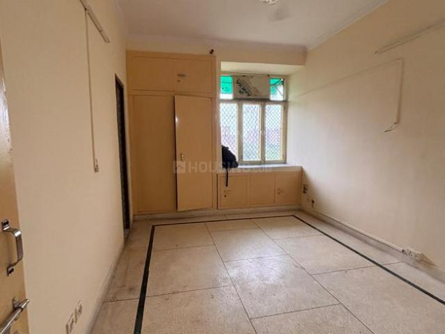 Flat for rent in Deri