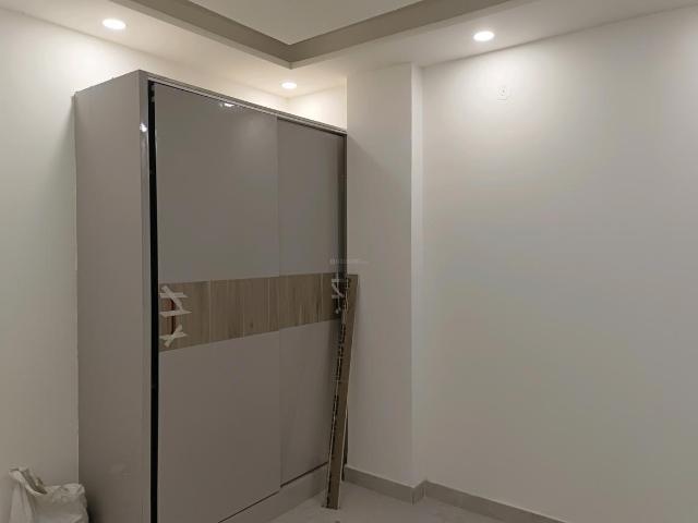 Flat for sale in North Delhi, Deri