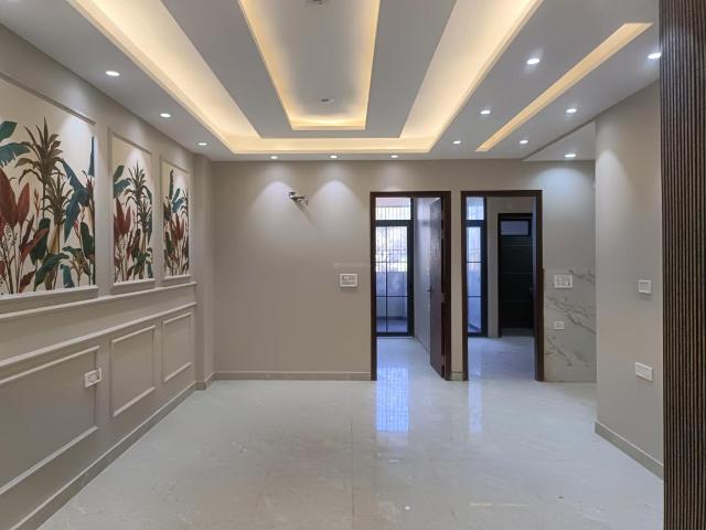 Flat for sale in North Delhi, Deri