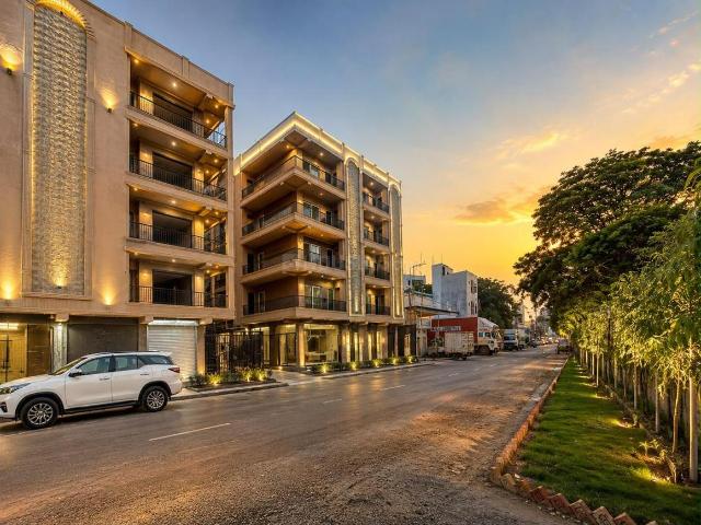 Flat for sale in South West Delhi, Deri