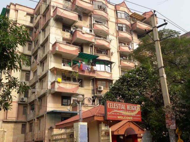 Flat for sale in South West Delhi, Deri