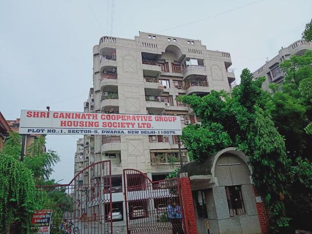 Flat for sale in South West Delhi, Deri