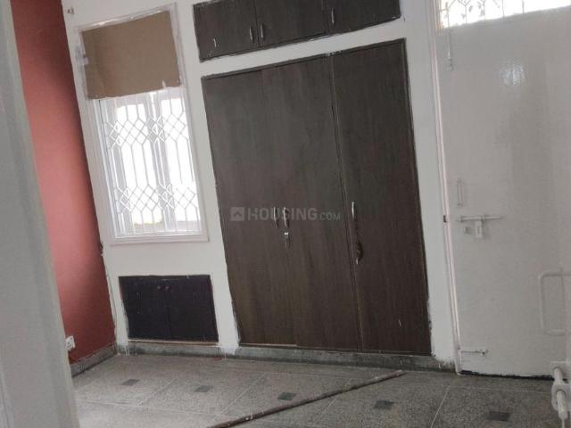 Flat for rent in South West Delhi, Deri