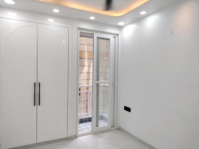 Flat for sale in South West Delhi, Deri