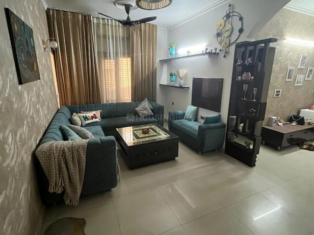 Flat for sale in North Delhi, Deri