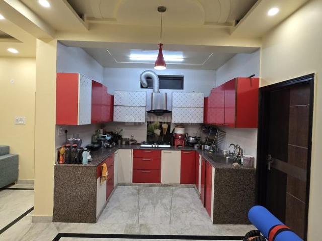 Flat for sale in North Delhi, Deri