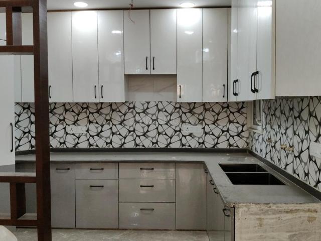 Flat for sale in North Delhi, Deri