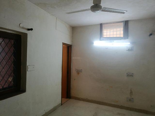 Flat for rent in South Delhi, Deri
