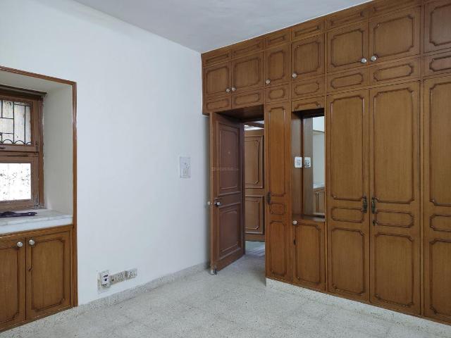 Flat for rent in Deri