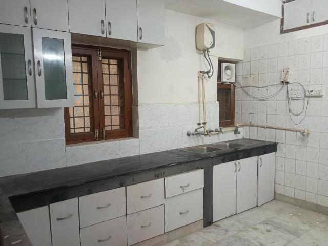 Flat for rent in Deri