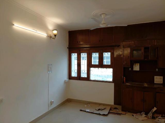 Flat for rent in South Delhi, Deri