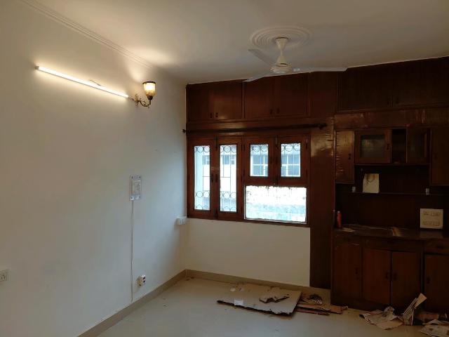 Flat for rent in South Delhi, Deri