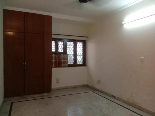Flat for rent in Deri