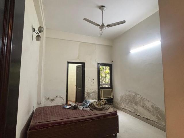 Flat for sale in East Delhi, Deri