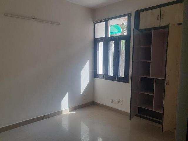 Flat for rent in West Delhi, Deri