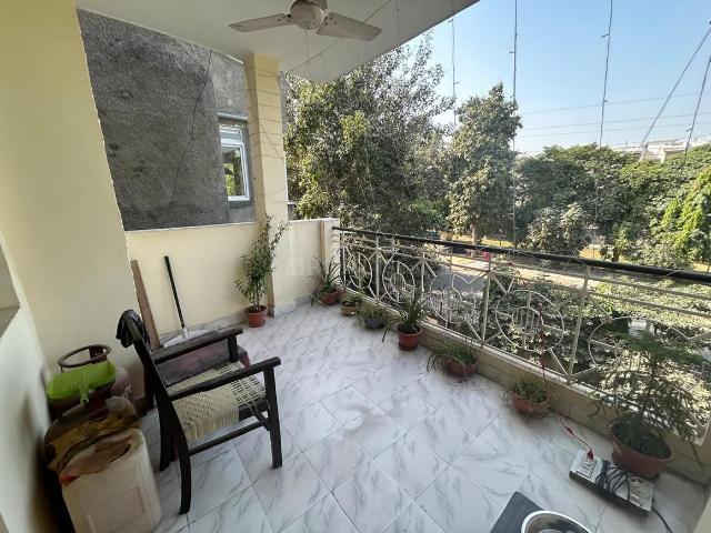 Flat for sale in West Delhi, Deri