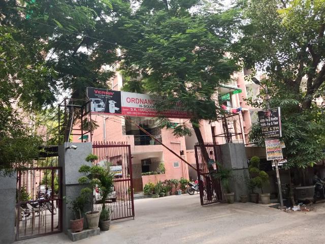 Flat for sale in West Delhi, Deri