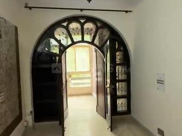 Duplex for rent in Deri