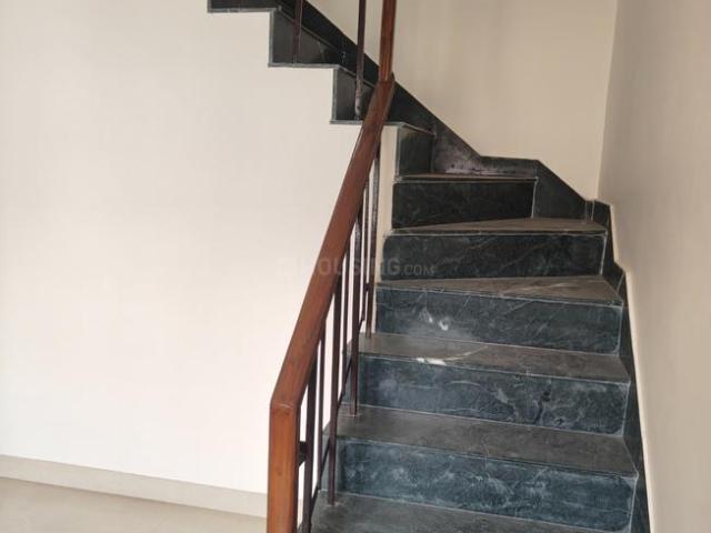 Duplex for rent in Deri