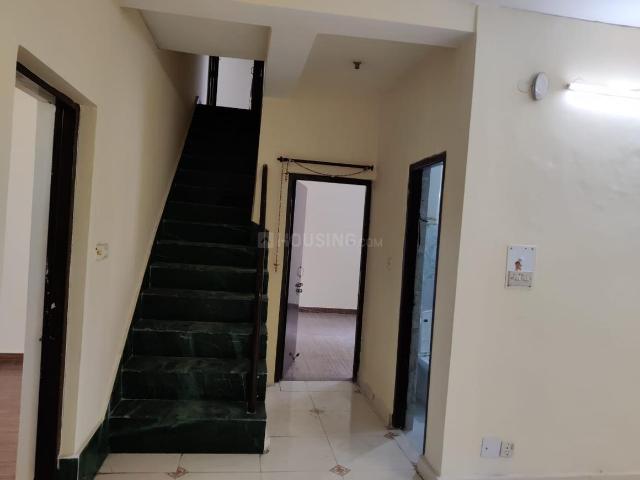 Duplex for rent in Deri