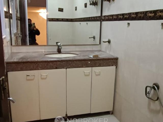 Flat for rent in South Delhi, Deri