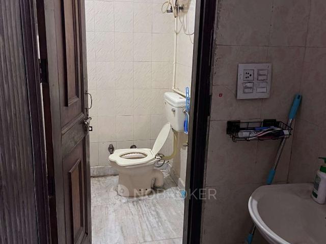 Flat for rent in North West Delhi, Deri
