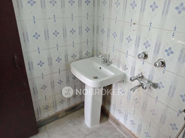 Flat for rent in South Delhi, Deri