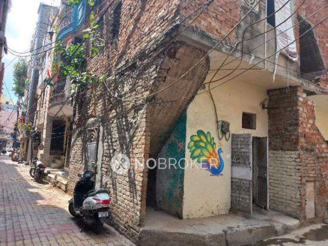 Flat for sale in West Delhi, Deri