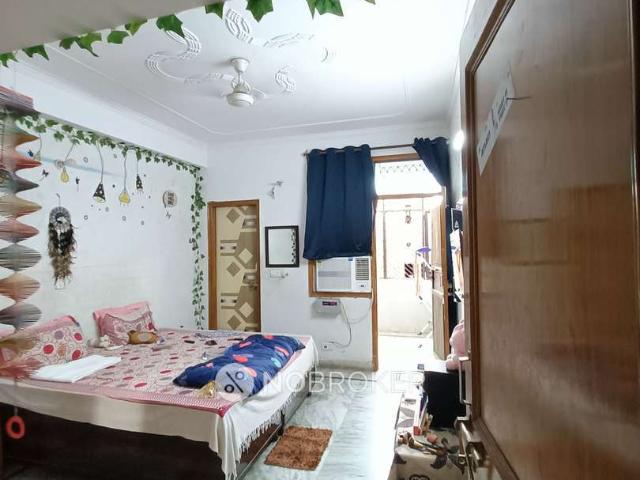Flat for sale in South West Delhi, Deri