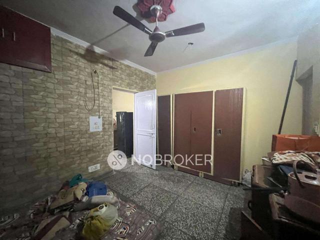 Flat for sale in South West Delhi, Deri