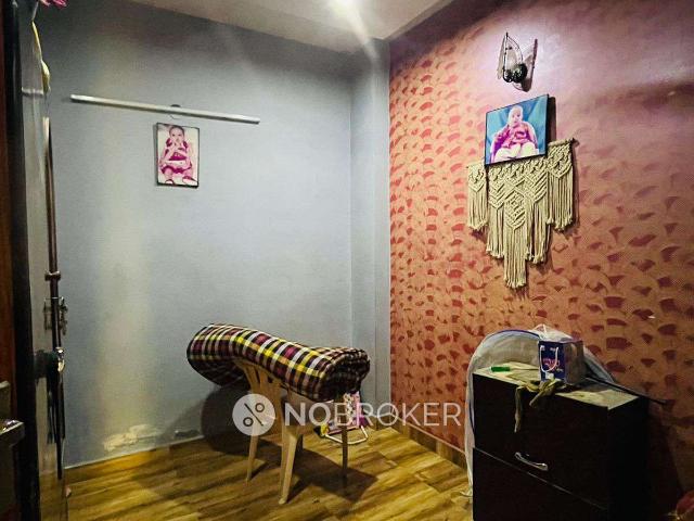 Flat for sale in West Delhi, Deri
