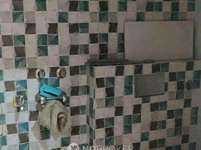 Flat for sale in North Delhi, Deri