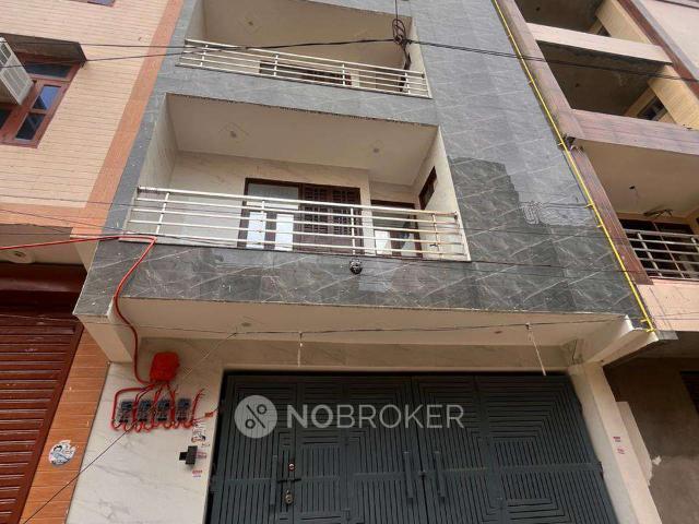 Flat for sale in West Delhi, Deri