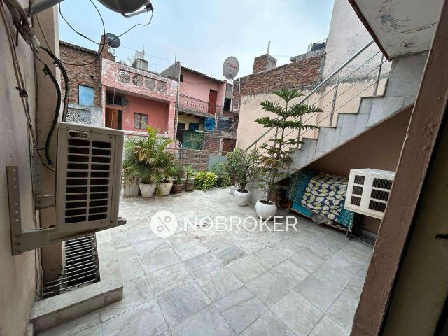 Flat for sale in West Delhi, Deri
