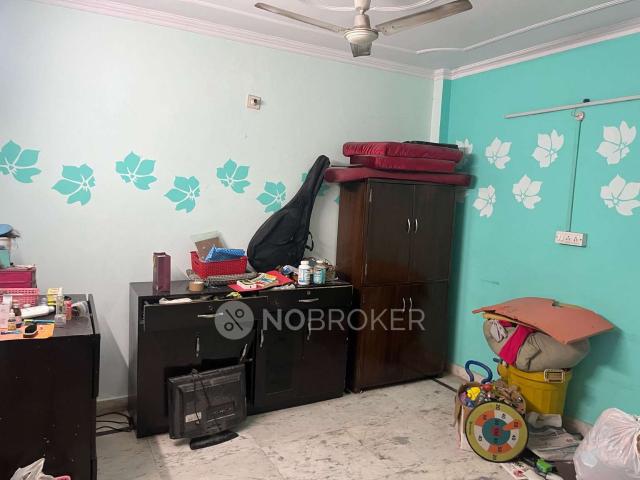 Flat for sale in West Delhi, Deri
