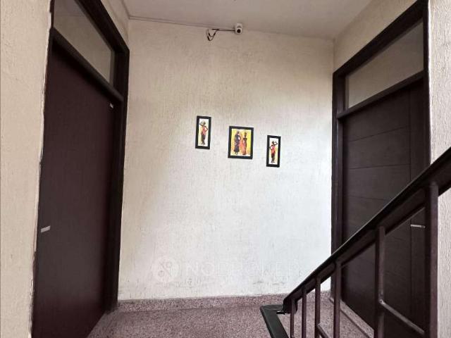 Flat for rent in South Delhi, Deri