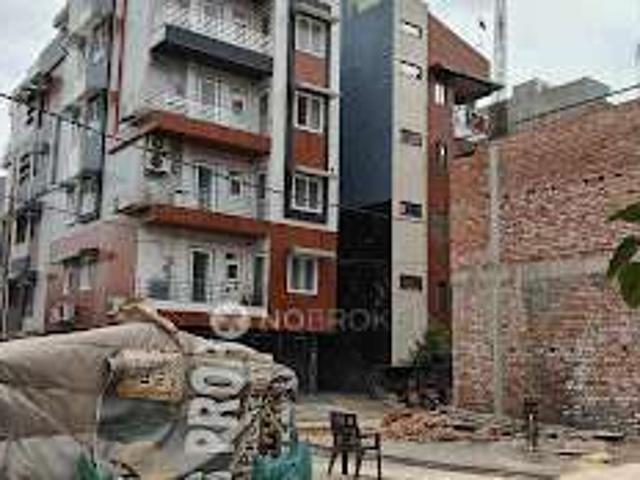 Flat for sale in North Delhi, Deri