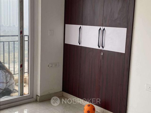 Flat for rent in Momnathal, Noida