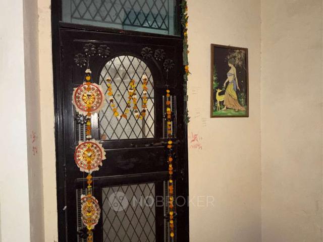 Flat for rent in South Delhi, Deri