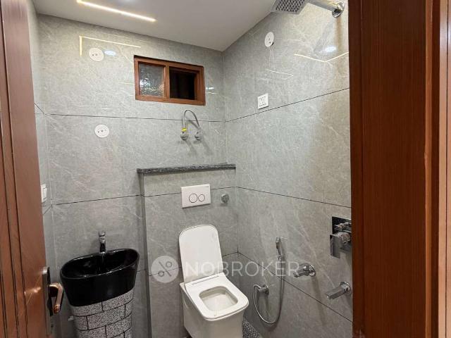 Flat for sale in South West Delhi, Deri