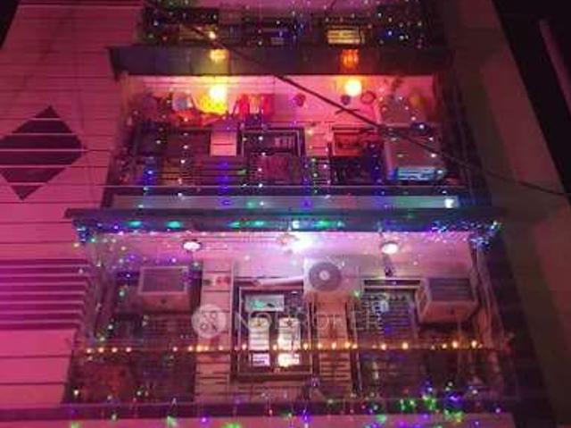 Flat for sale in West Delhi, Deri