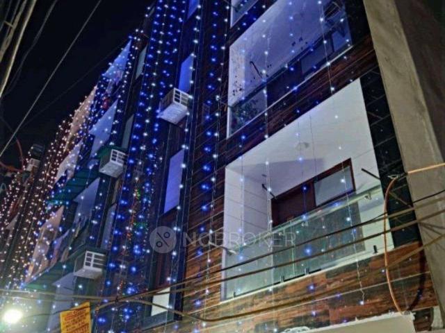 Flat for sale in West Delhi, Deri