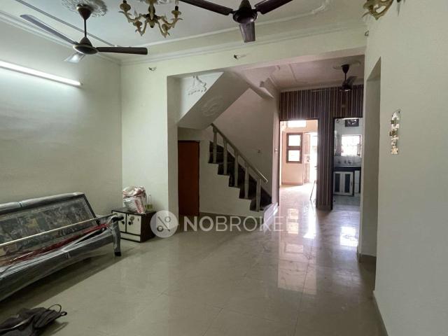 Flat for rent in North Delhi, Deri