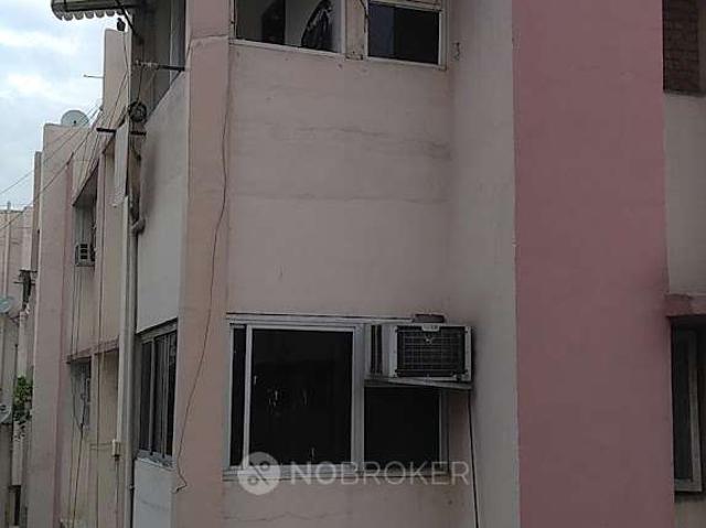 Flat for rent in North West Delhi, Deri