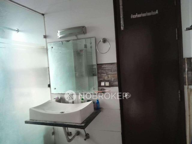 Flat for sale in North Delhi, Deri