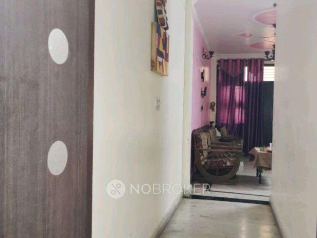 Flat for sale in West Delhi, Deri