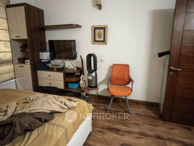 Flat for sale in Hazipur, Noida