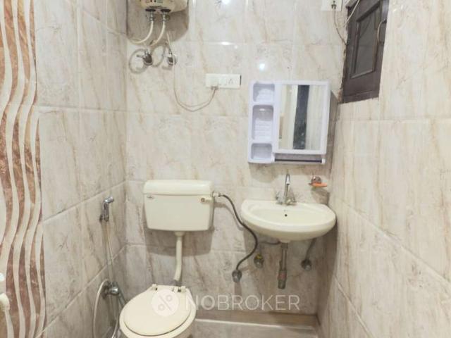 Flat for rent in South Delhi, Deri