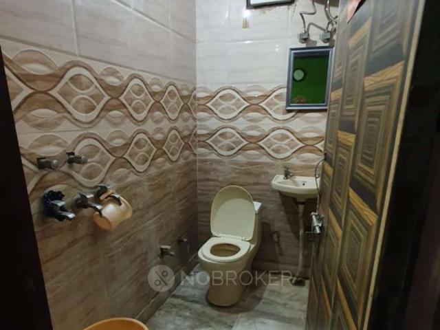 Flat for rent in West Delhi, Deri