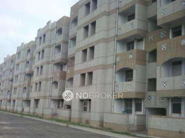 Flat for sale in North Delhi, Deri